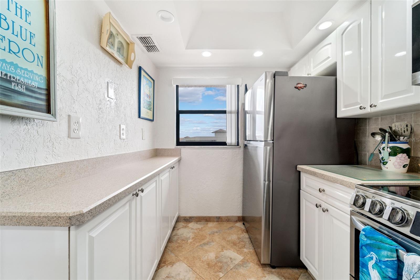 Image 2 of 45 For 17580 Gulf Boulevard 401