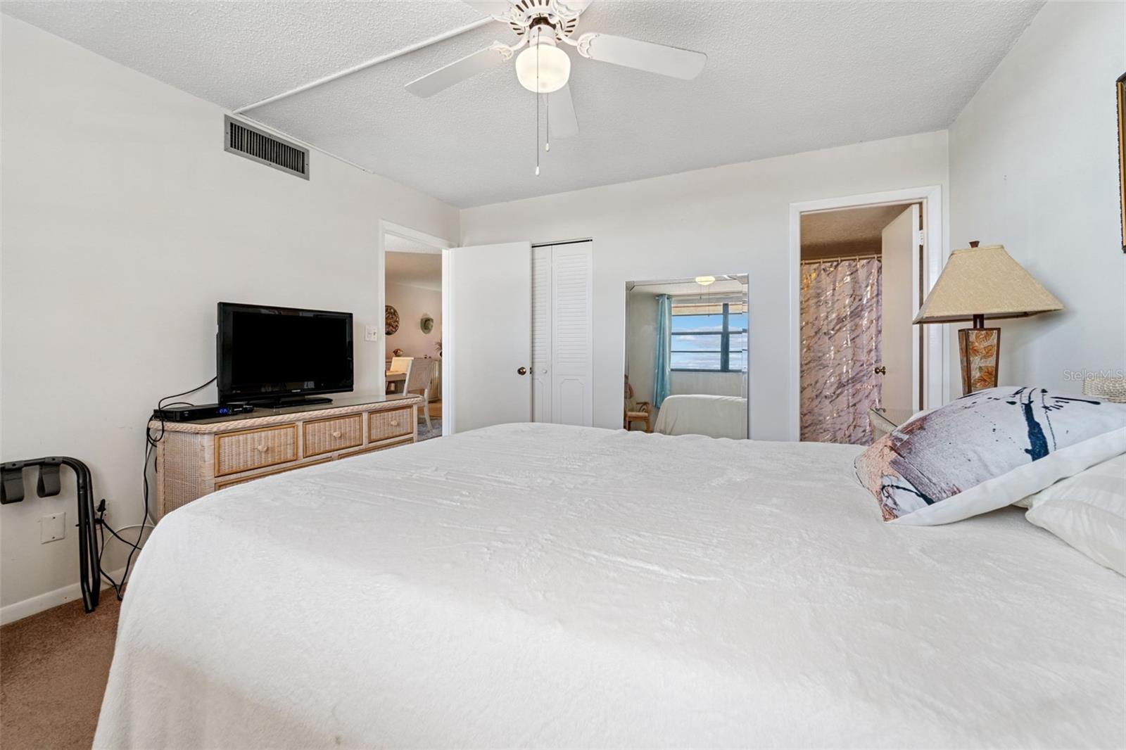Image 20 of 45 For 17580 Gulf Boulevard 401