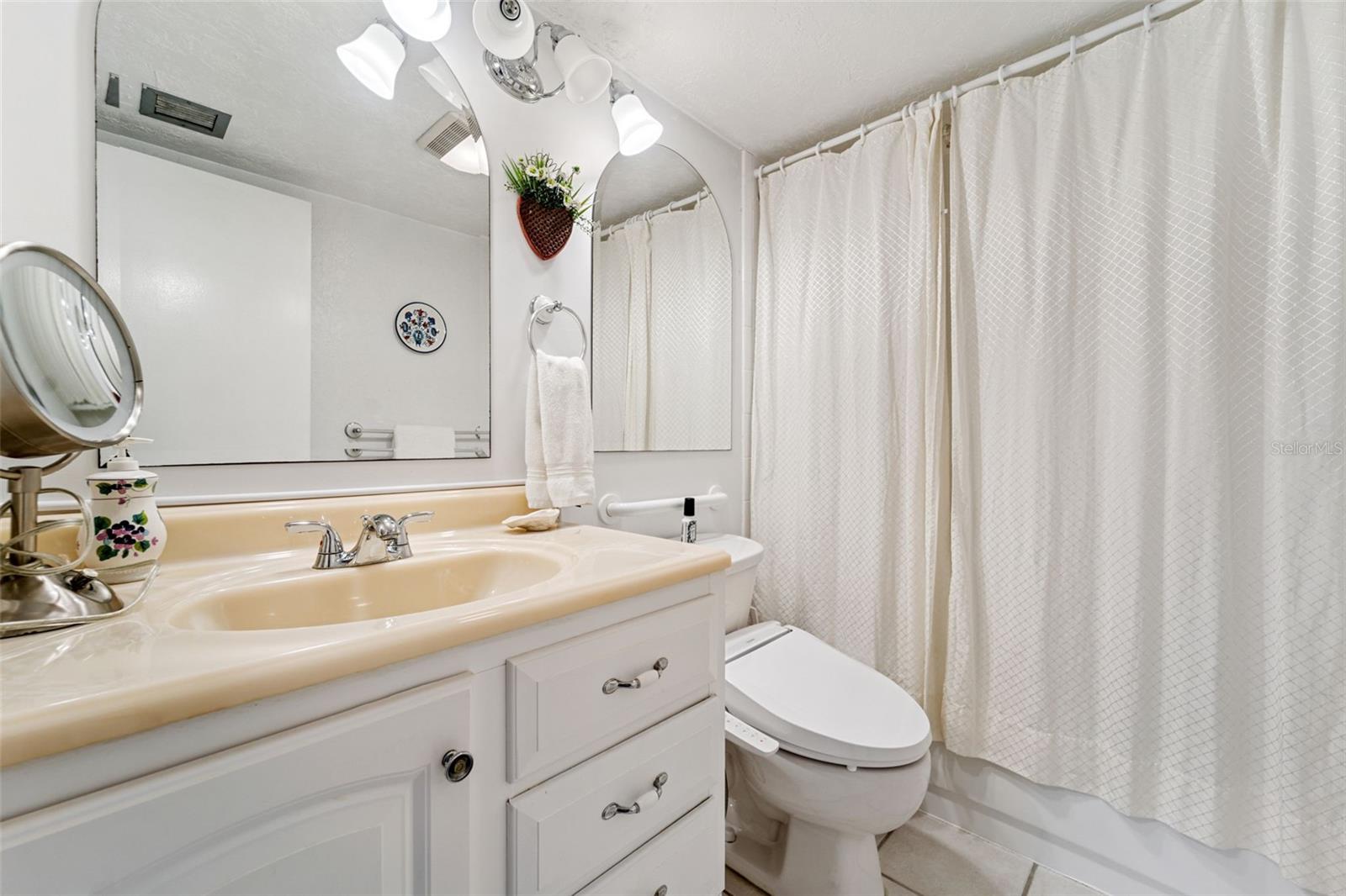 Image 21 of 45 For 17580 Gulf Boulevard 401