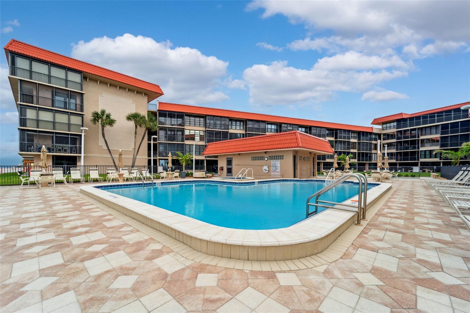 Image 23 of 45 For 17580 Gulf Boulevard 401