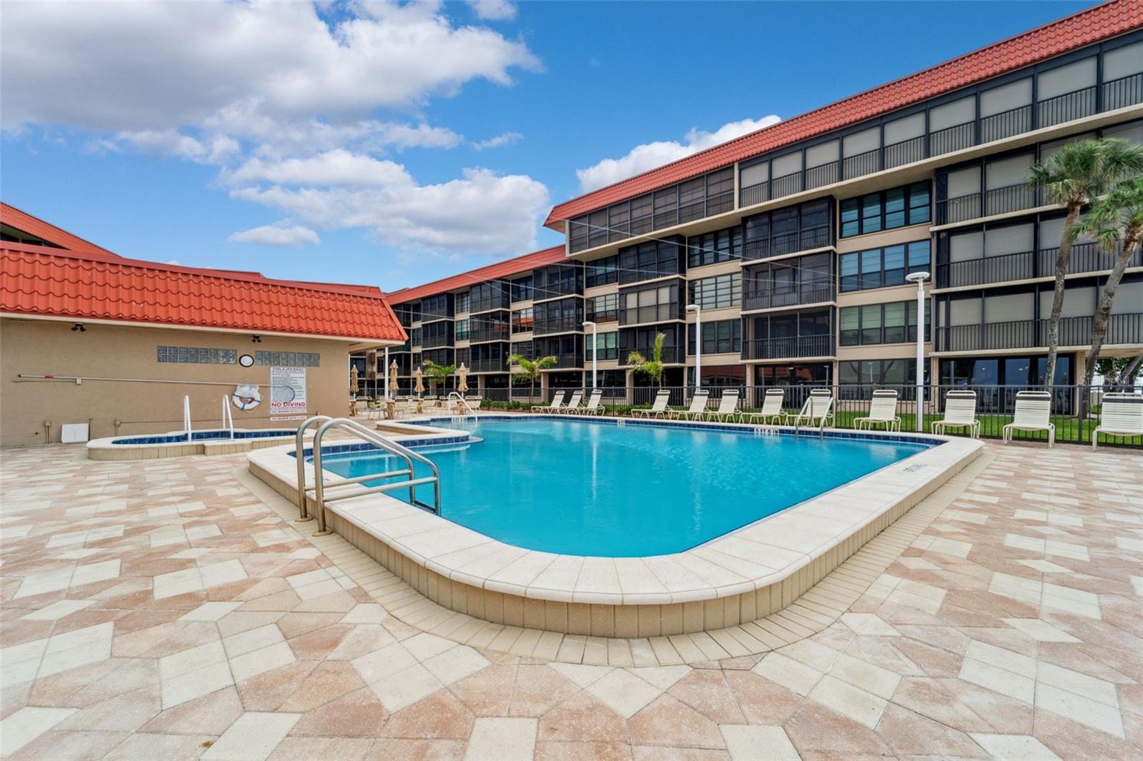 Image 24 of 45 For 17580 Gulf Boulevard 401