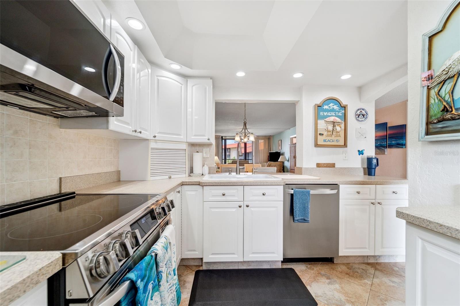 Image 3 of 45 For 17580 Gulf Boulevard 401
