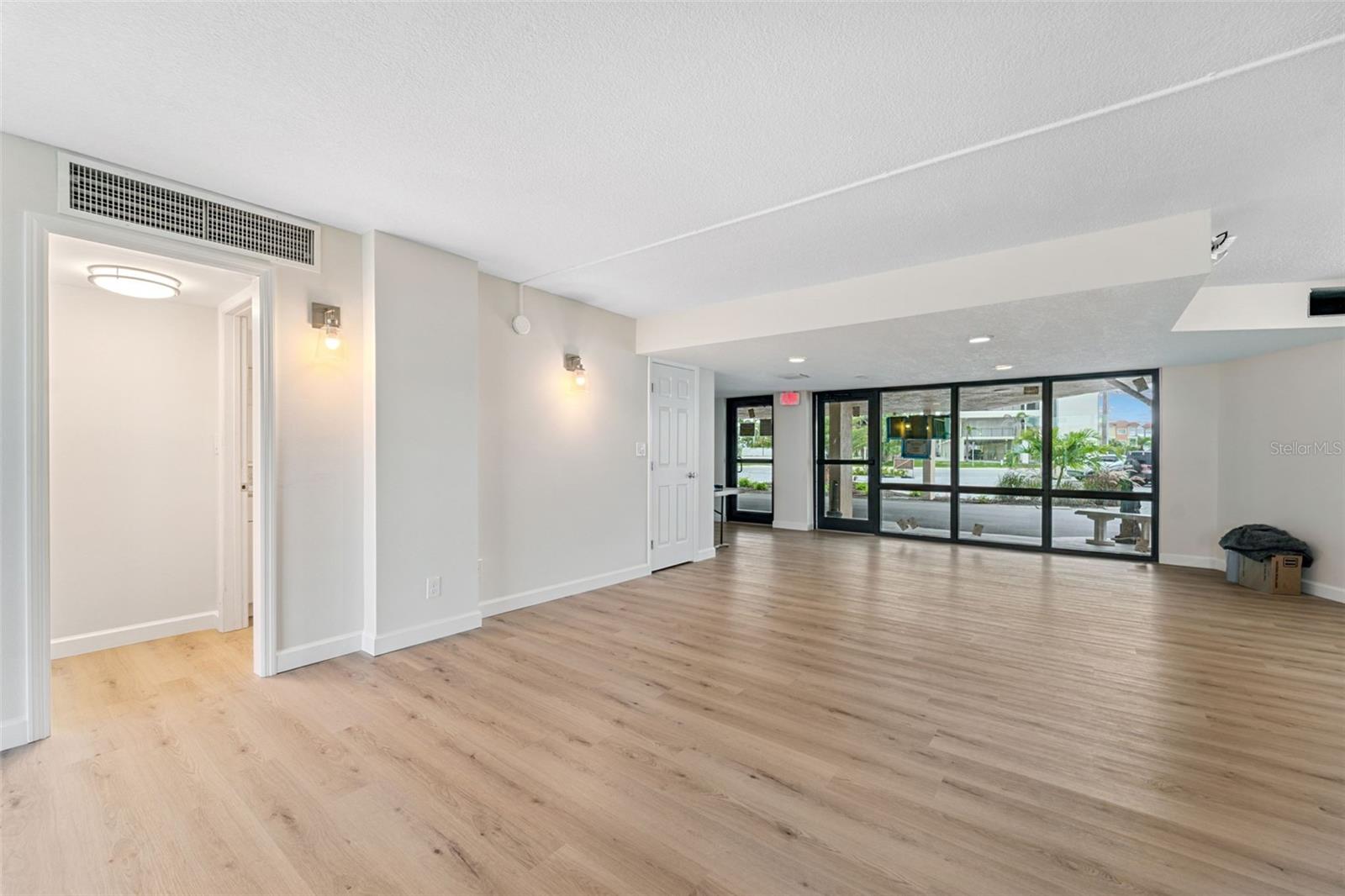 Image 30 of 45 For 17580 Gulf Boulevard 401
