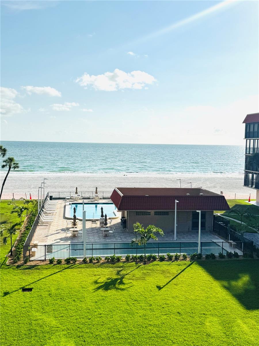 Image 42 of 45 For 17580 Gulf Boulevard 401