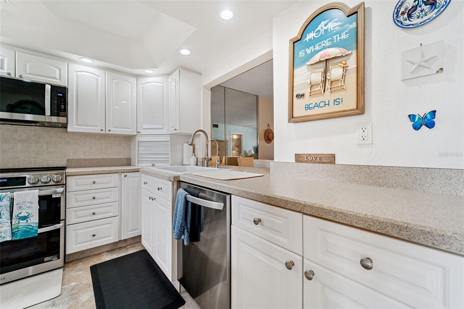 Image 5 of 45 For 17580 Gulf Boulevard 401