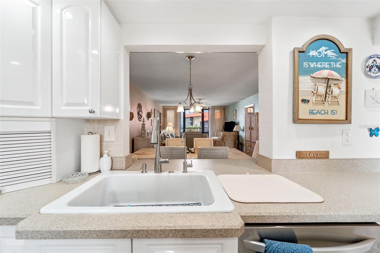 Image 6 of 45 For 17580 Gulf Boulevard 401