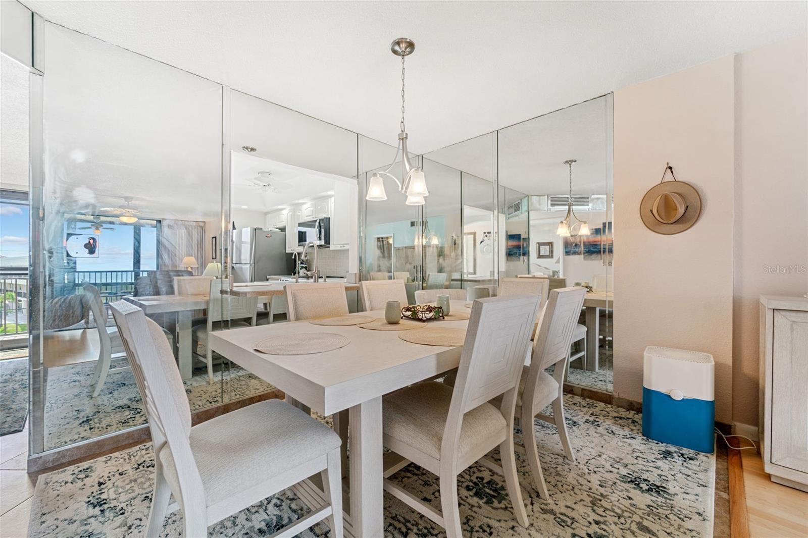 Image 8 of 45 For 17580 Gulf Boulevard 401
