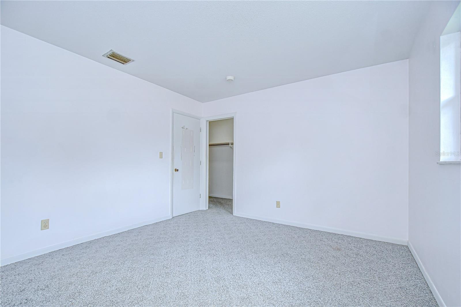 Image 18 of 33 For 1633 Braund Avenue