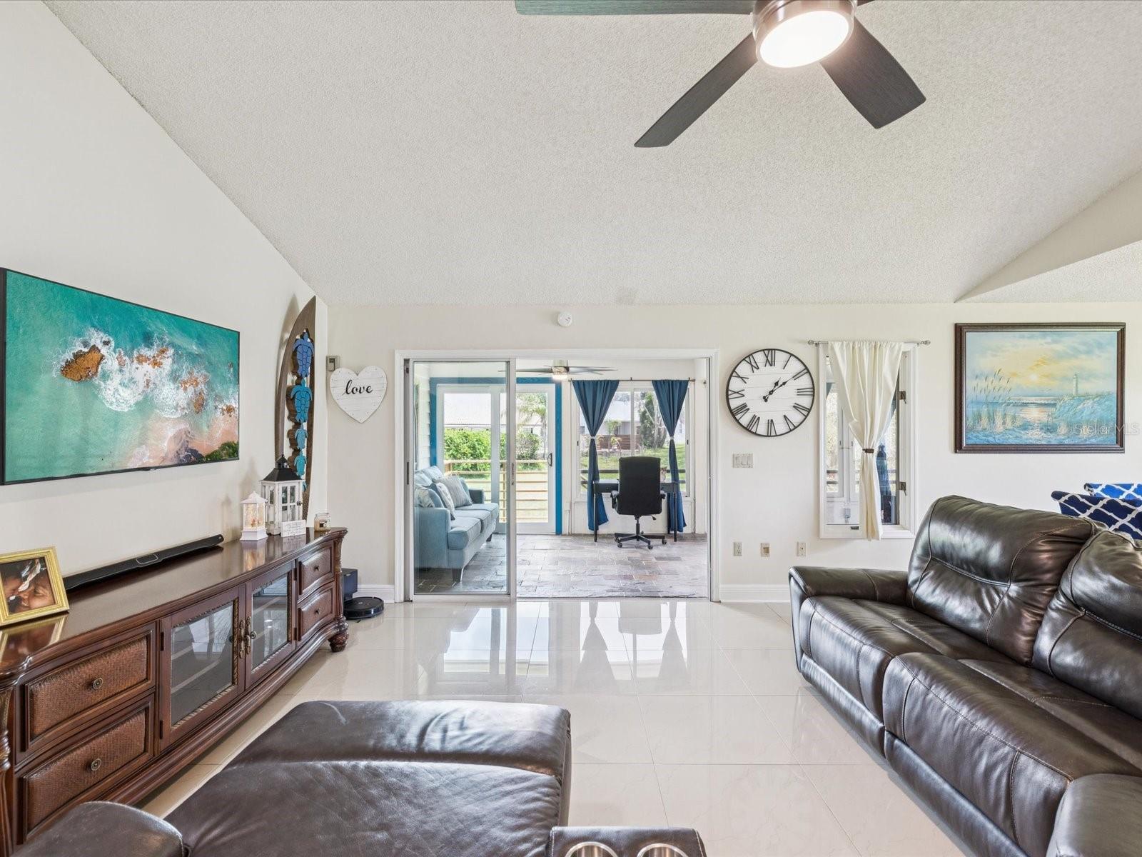 Image 7 of 61 For 1007 Lake Avoca Drive