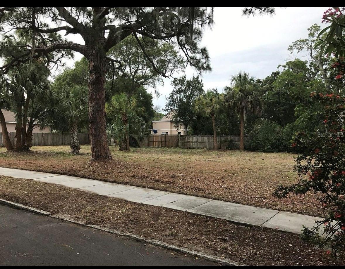 Image 4 of 4 For 627 35th Avenue S