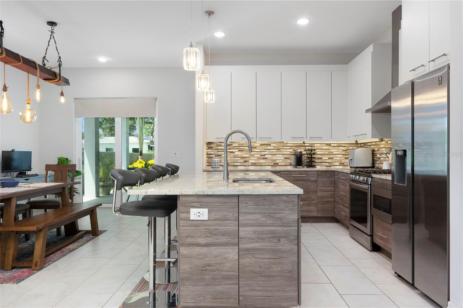 Image 12 of 49 For 2637 Bayside Drive S