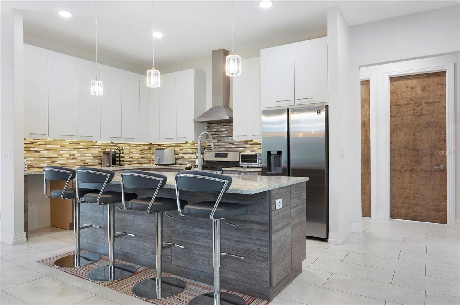 Image 13 of 49 For 2637 Bayside Drive S