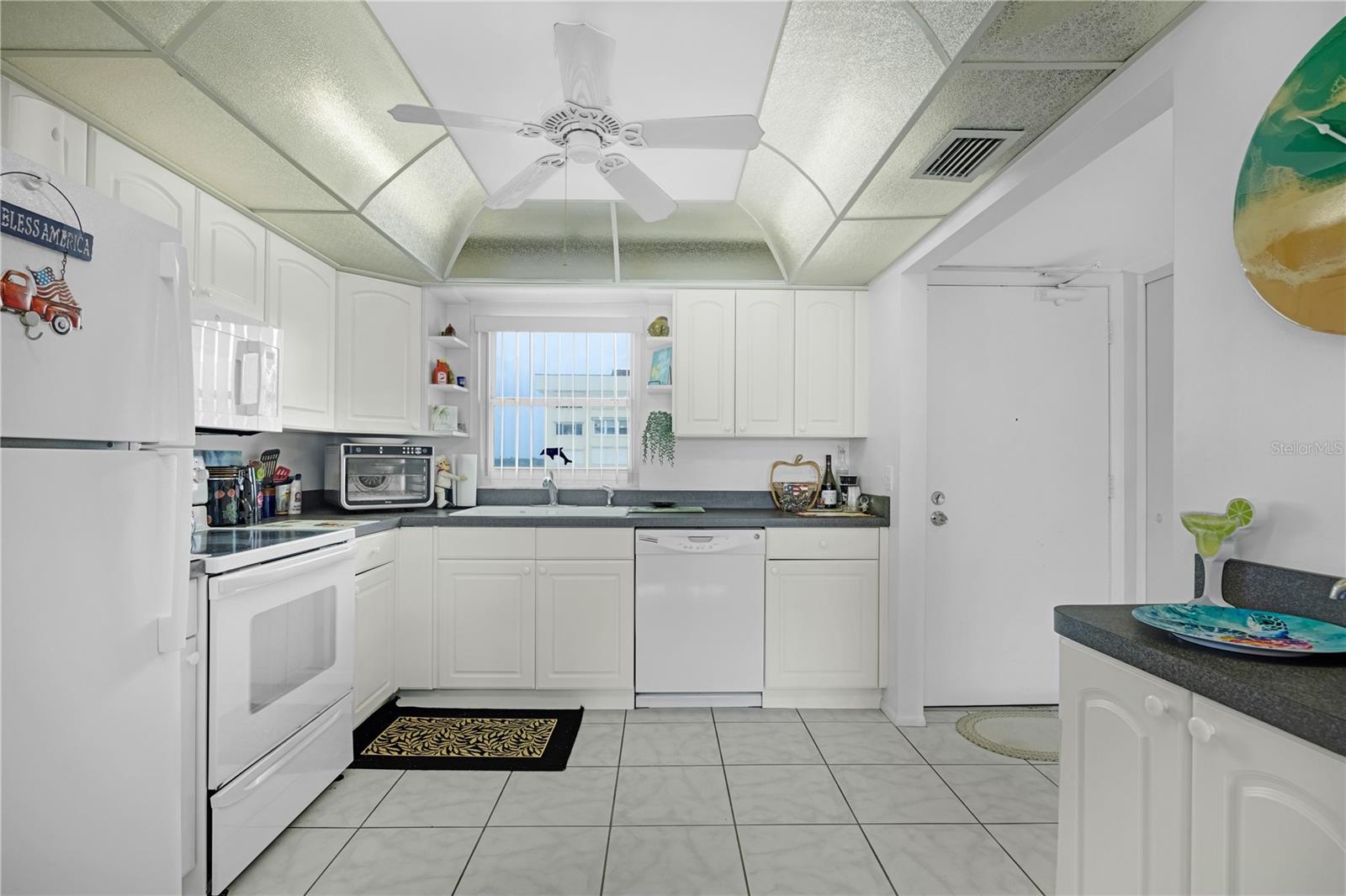 Image 9 of 47 For 4525 Cove Circle 1002