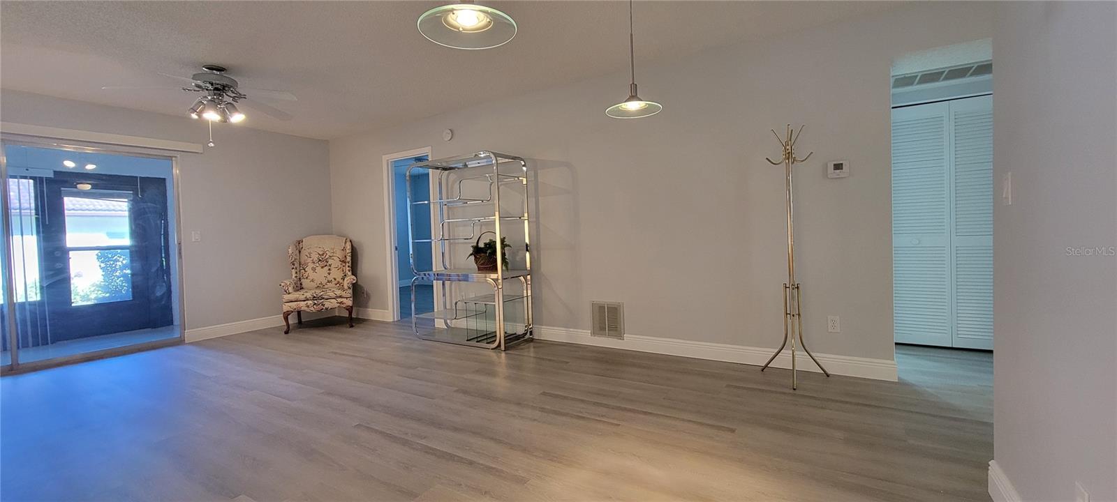 Listing photo id 8 for 1210 Montrose Place