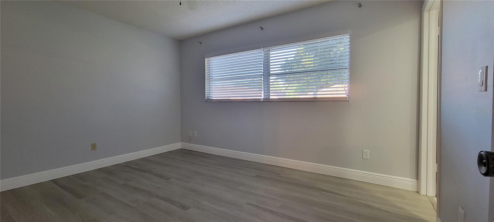 Listing photo id 10 for 1210 Montrose Place