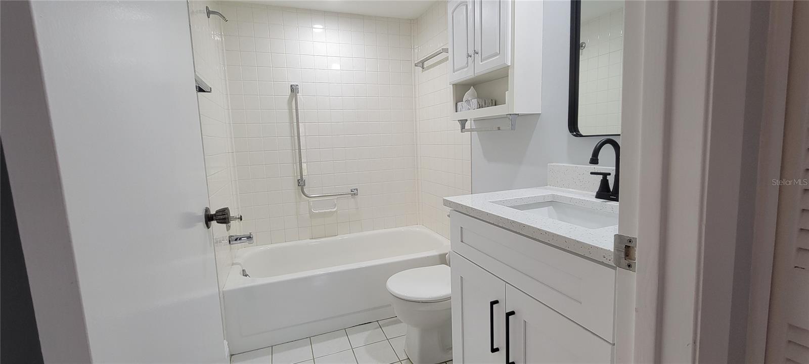 Listing photo id 14 for 1210 Montrose Place