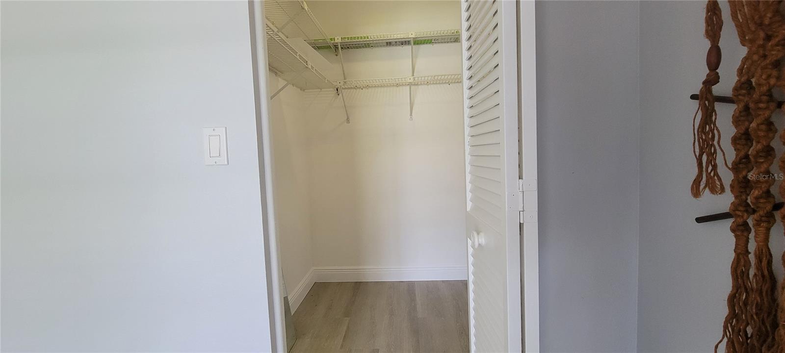 Listing photo id 16 for 1210 Montrose Place