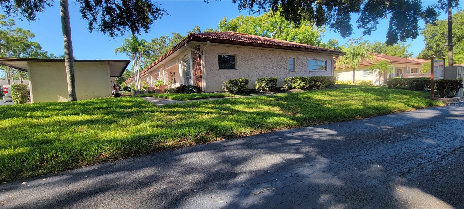 Listing photo id 0 for 1210 Montrose Place