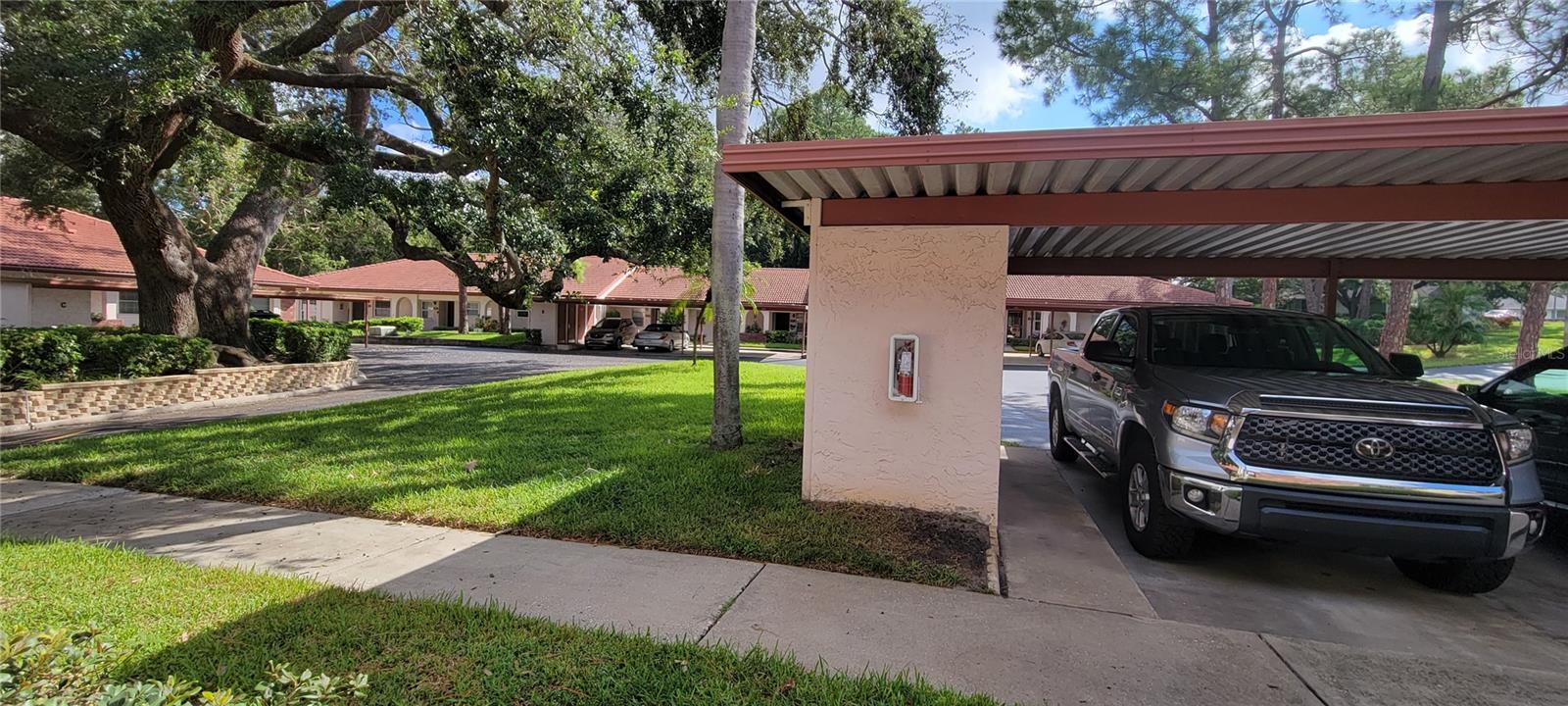 Listing photo id 21 for 1210 Montrose Place