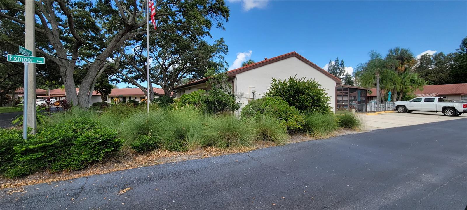 Listing photo id 23 for 1210 Montrose Place