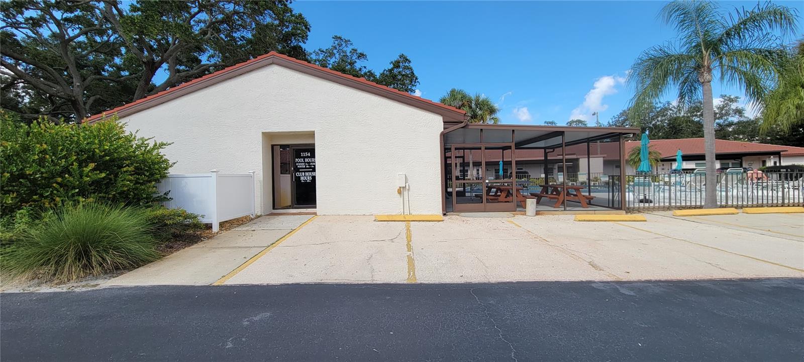 Listing photo id 24 for 1210 Montrose Place