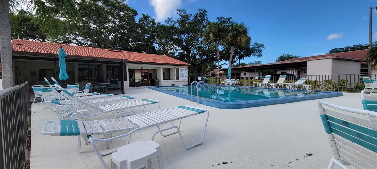 Listing photo id 25 for 1210 Montrose Place