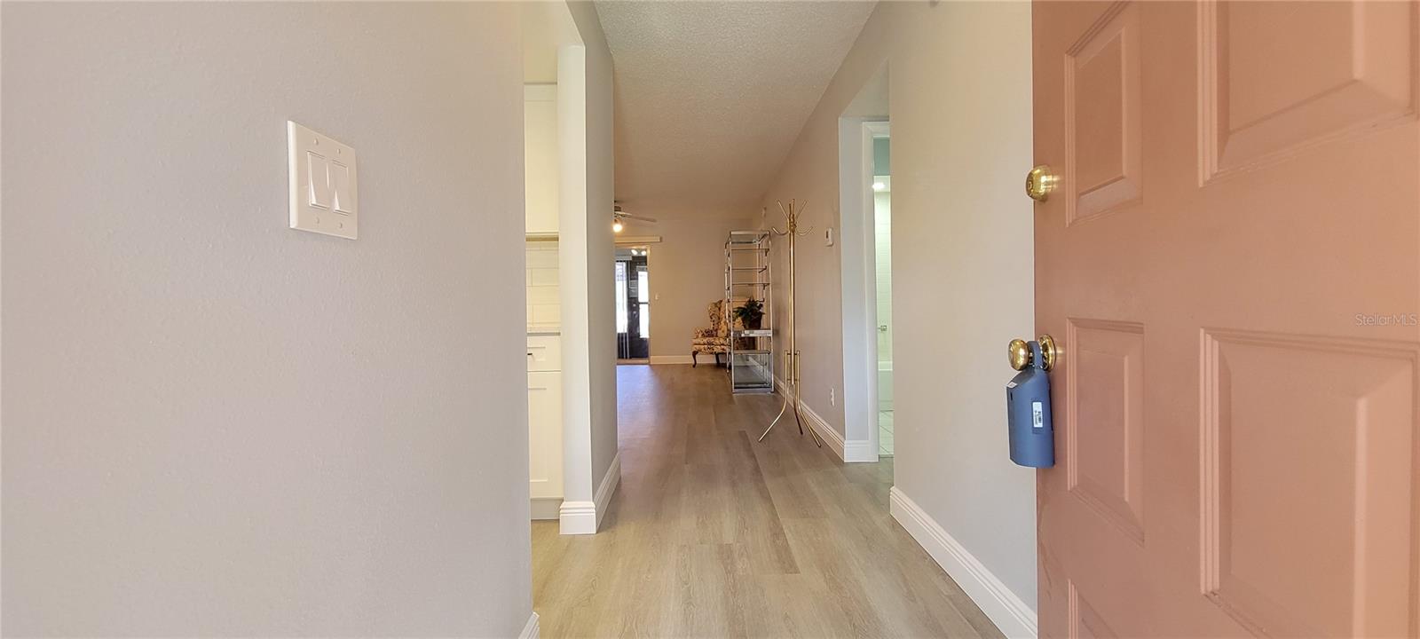 Listing photo id 2 for 1210 Montrose Place