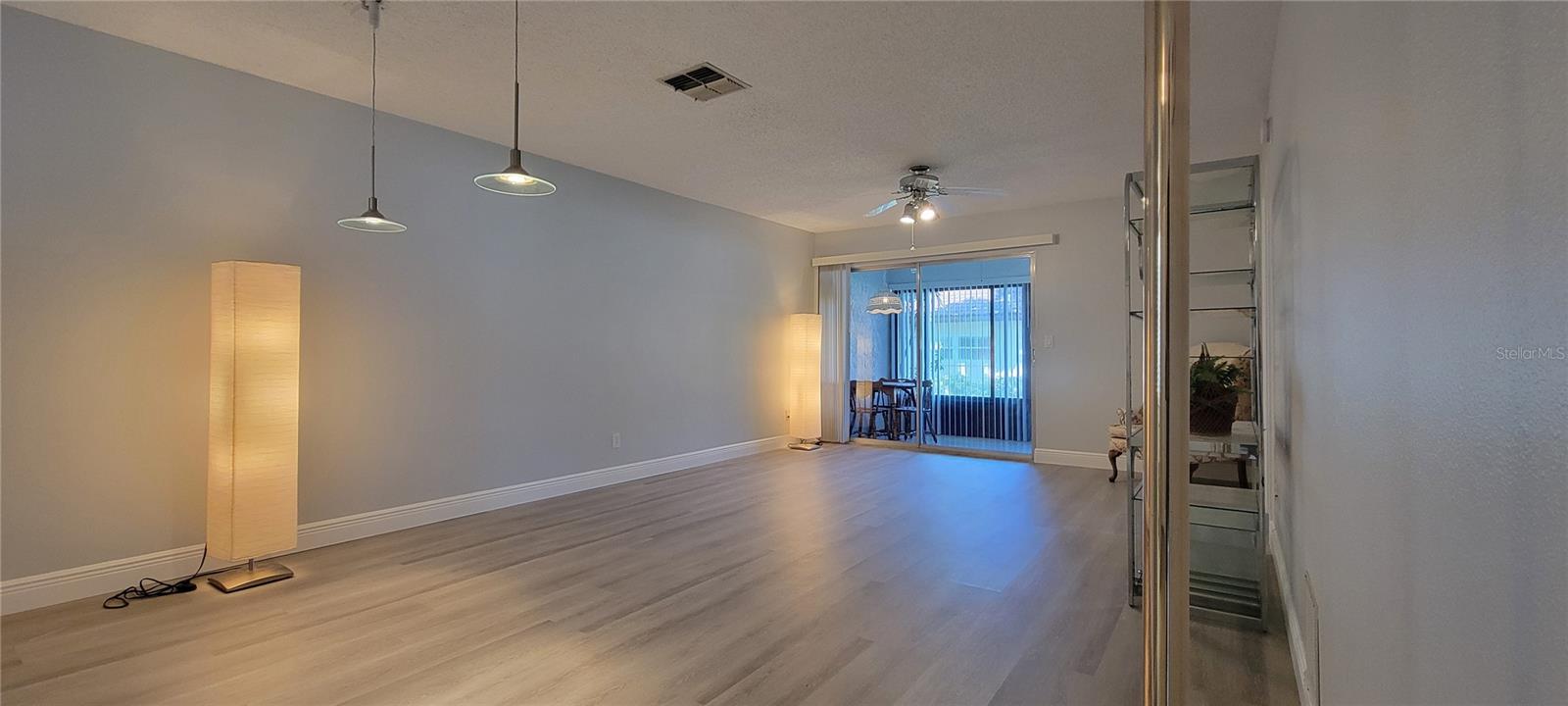 Listing photo id 7 for 1210 Montrose Place