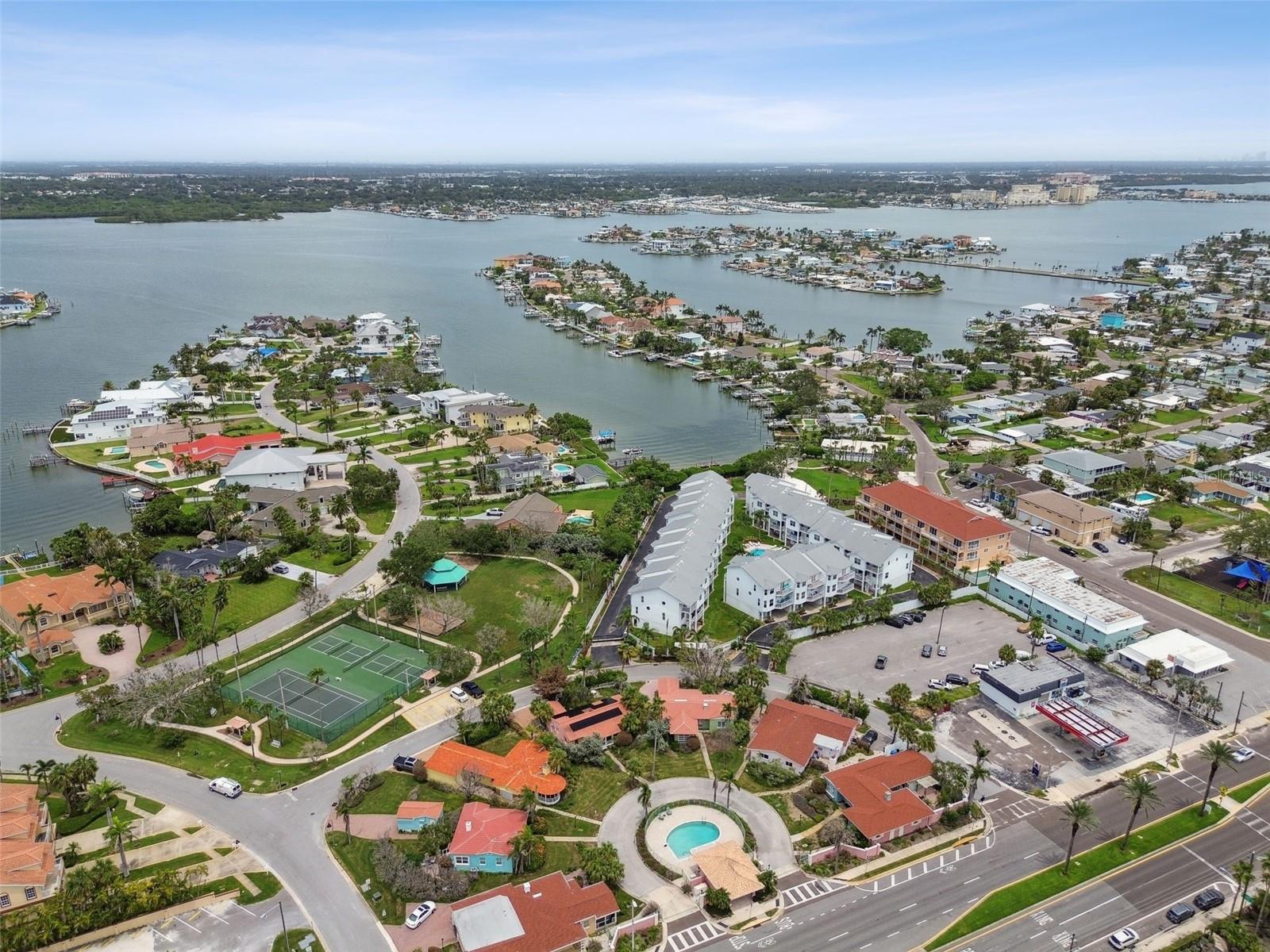 Image 42 of 70 For 16615 Gulf Boulevard