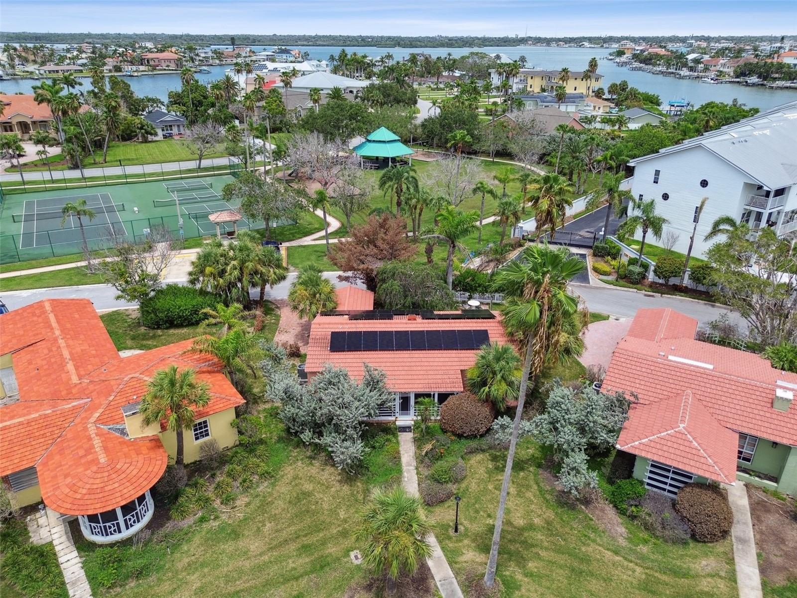 Image 5 of 70 For 16615 Gulf Boulevard