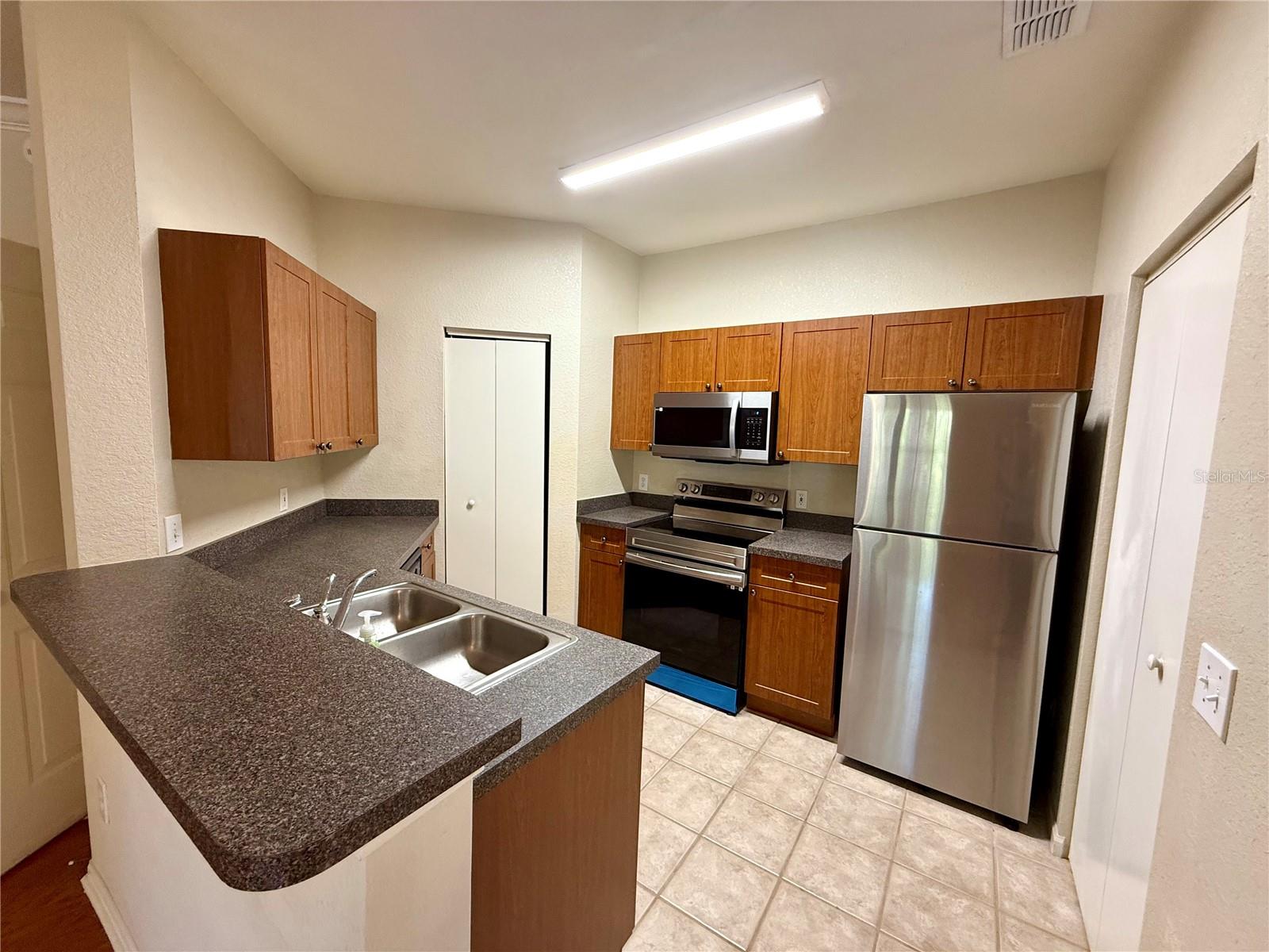 Image 7 of 17 For 2141 Portofino Place 2823