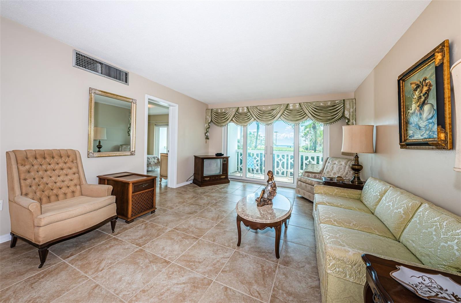 Image 11 of 75 For 1100 Shore Drive Ne 102