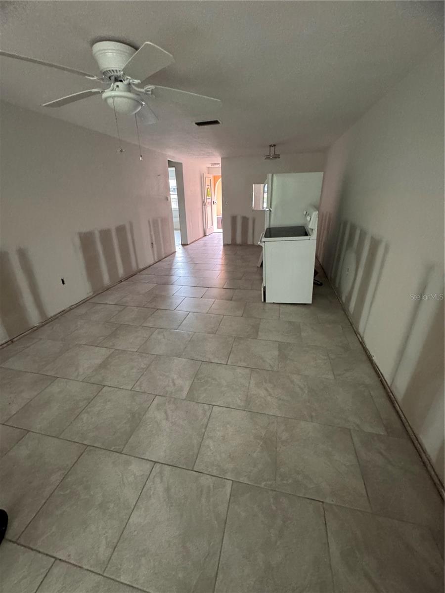 Image 4 of 14 For 4424 Sunstate Drive 4424