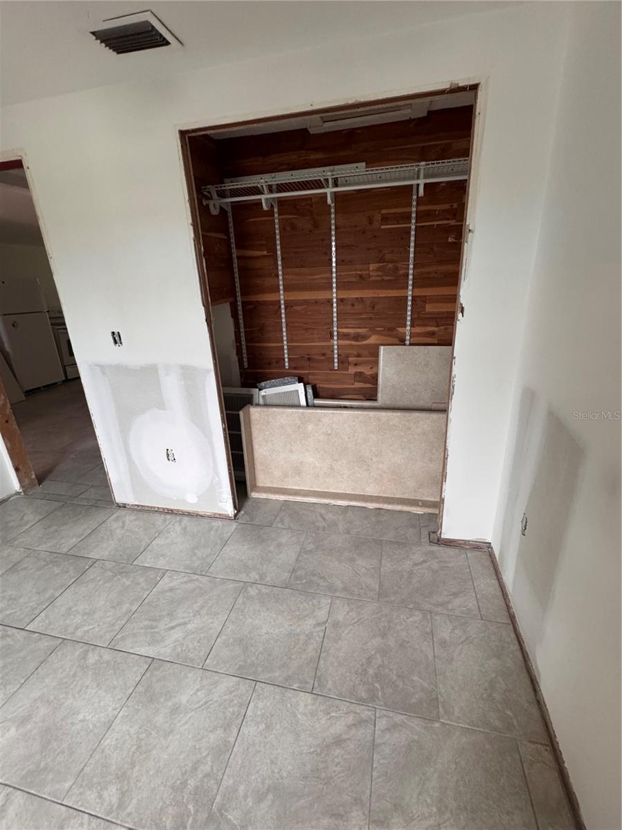 Image 6 of 14 For 4424 Sunstate Drive 4424