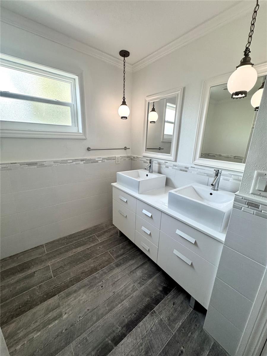 Image 23 of 24 For 695 Mandalay Avenue