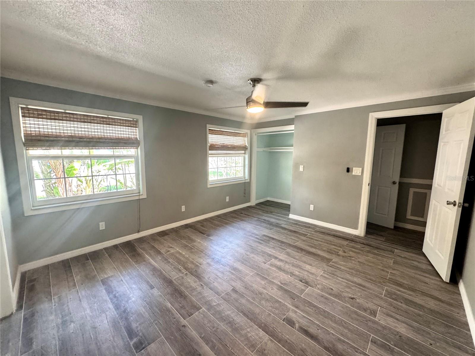 Image 7 of 24 For 695 Mandalay Avenue