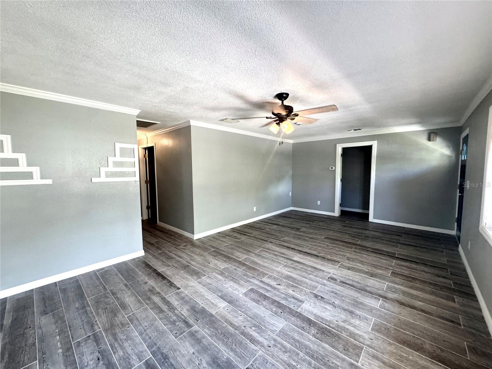 Image 8 of 24 For 695 Mandalay Avenue