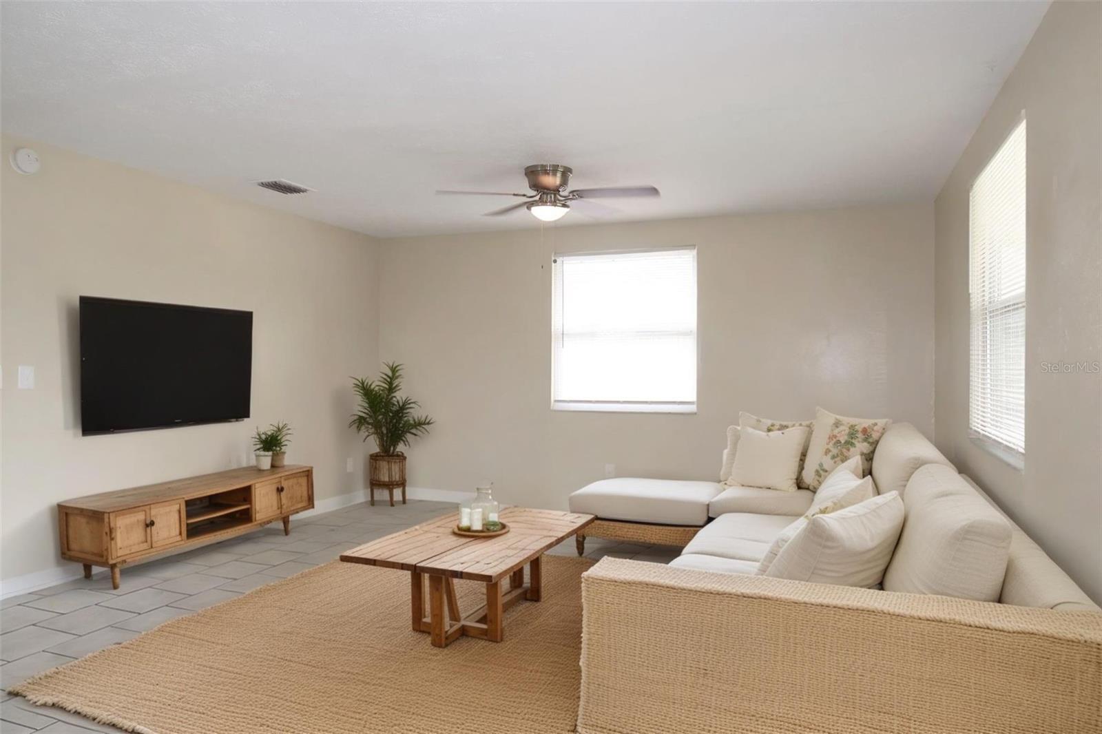 Image 2 of 20 For 807 4th Avenue Sw