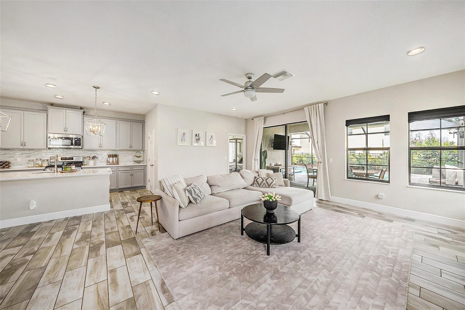 Listing photo id 8 for 4016 Cadence Loop