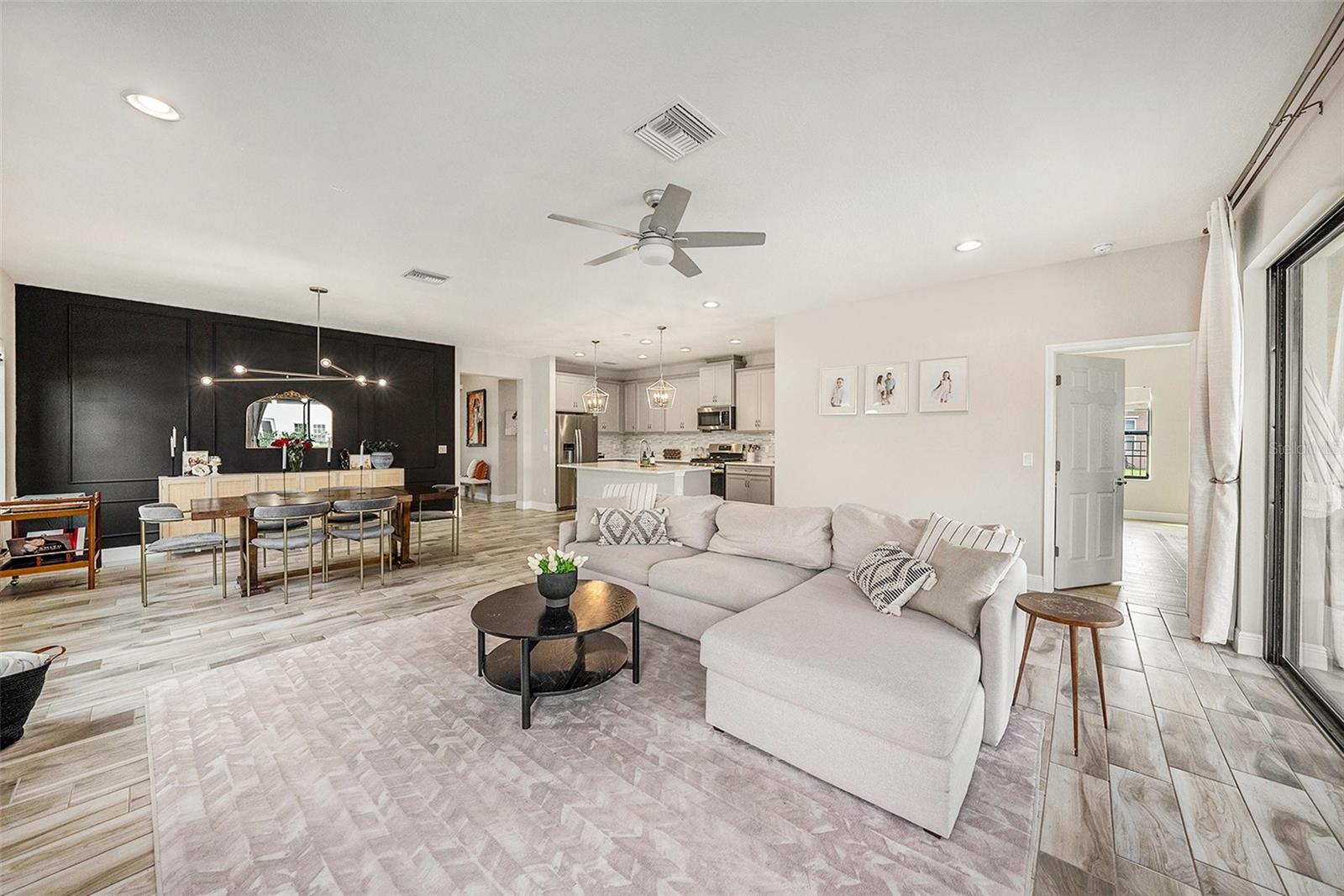 Listing photo id 9 for 4016 Cadence Loop