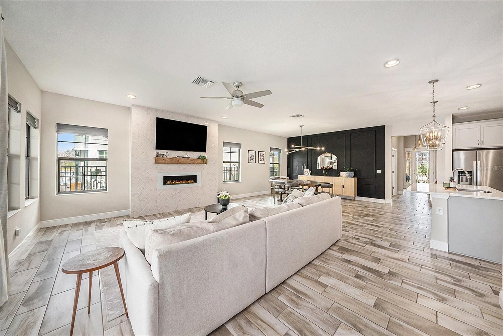 Listing photo id 10 for 4016 Cadence Loop