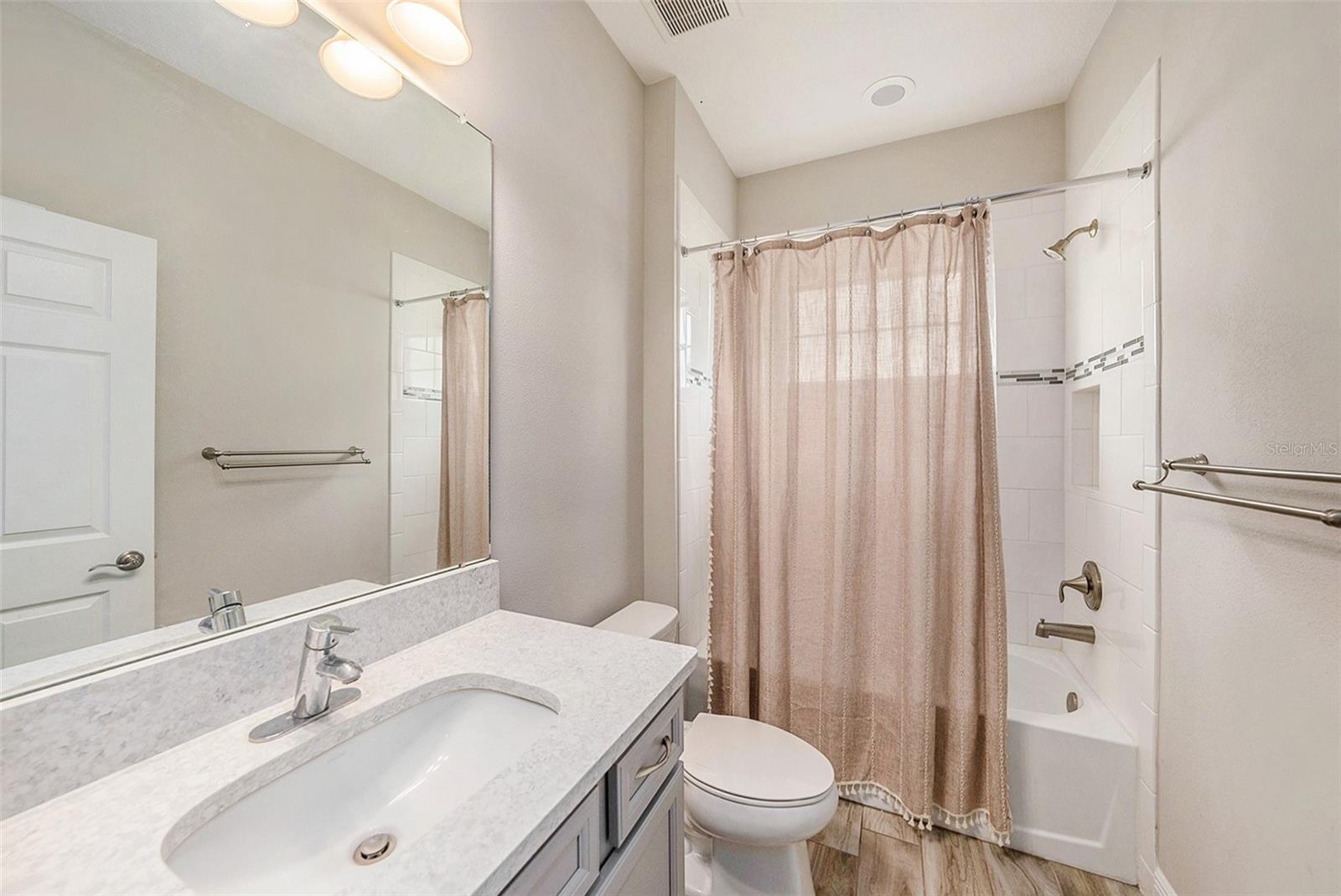 Listing photo id 16 for 4016 Cadence Loop