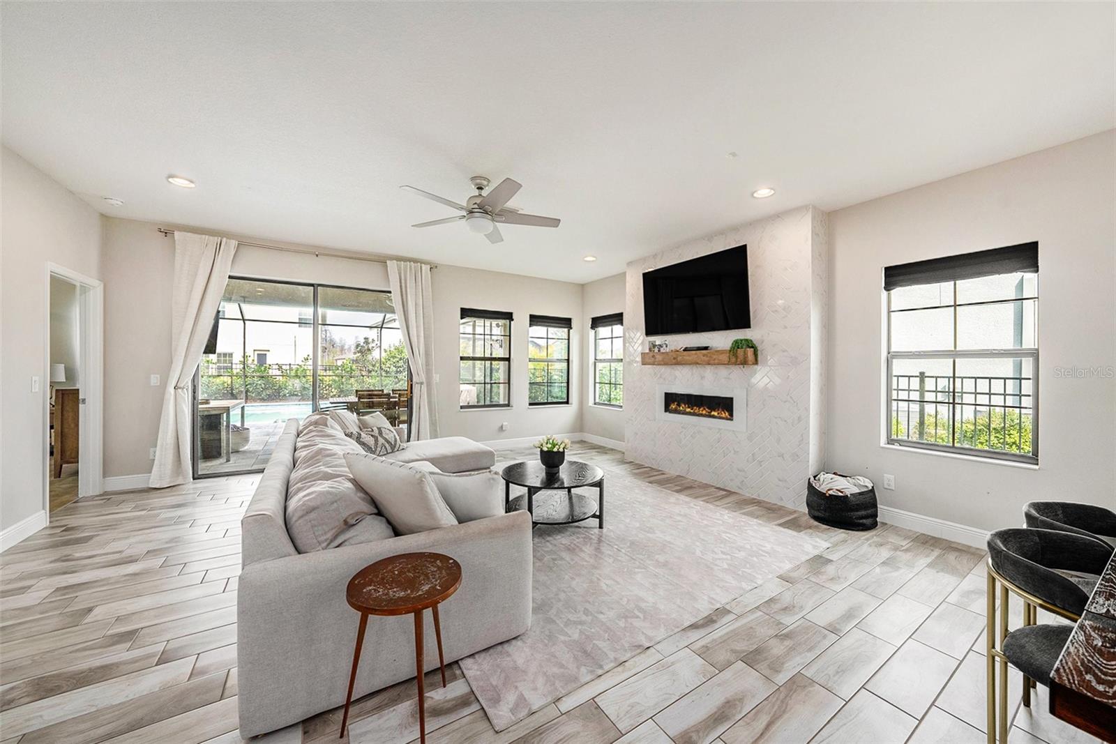 Listing photo id 7 for 4016 Cadence Loop