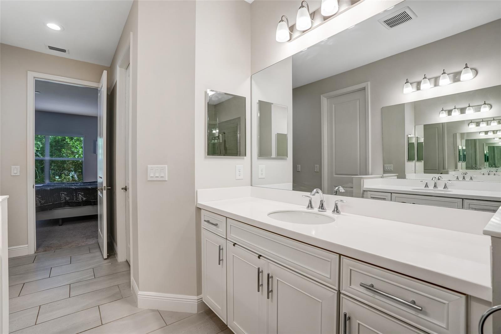 Image 18 of 53 For 7028 Mistral Way