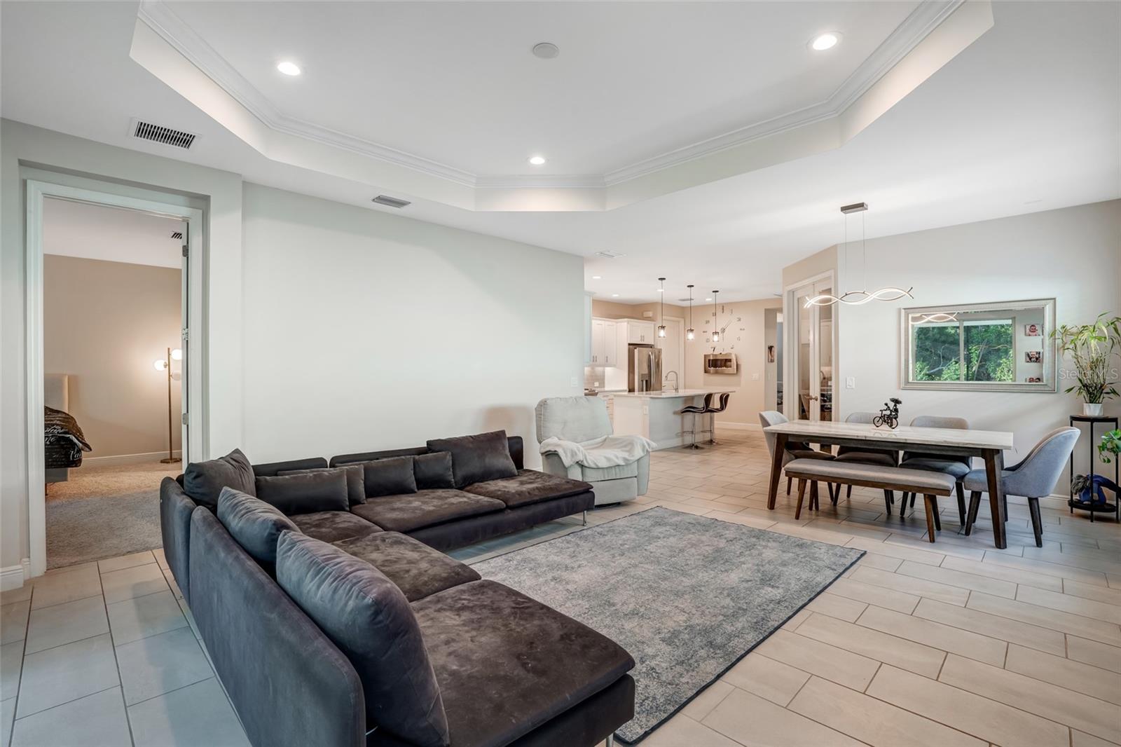 Image 5 of 53 For 7028 Mistral Way