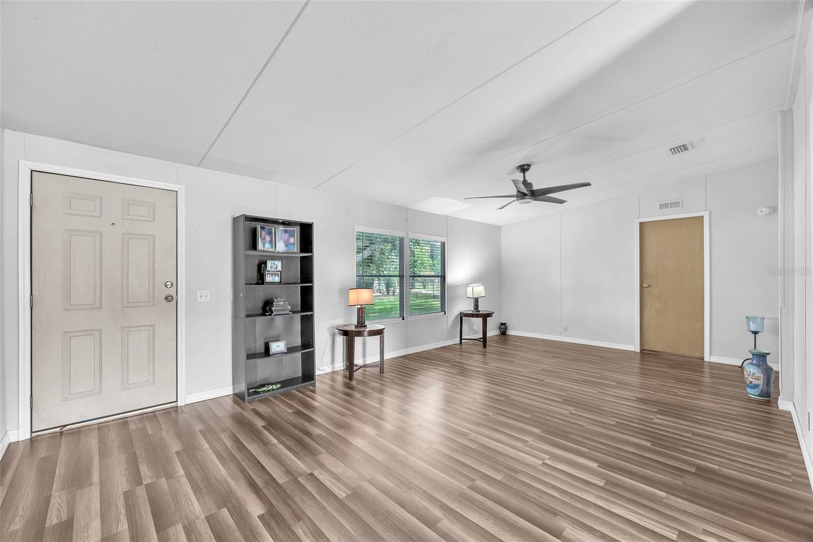 Listing photo id 8 for 12716 Darren Place