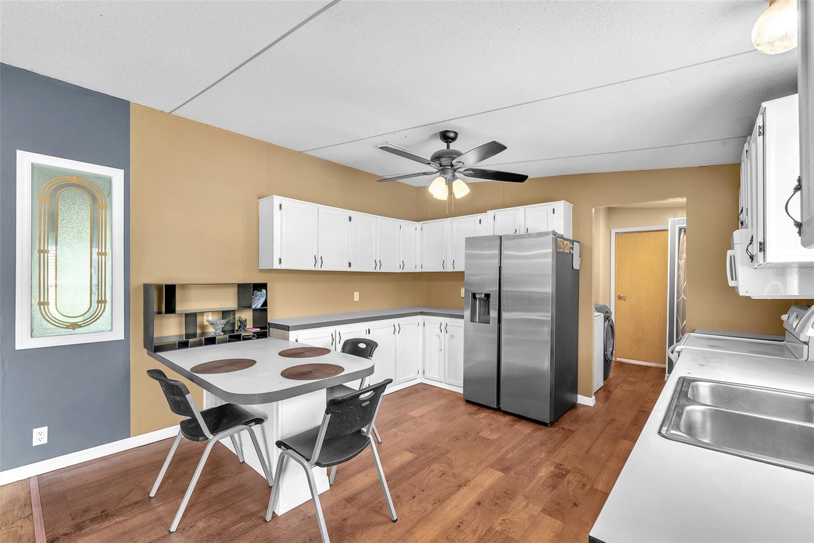 Listing photo id 13 for 12716 Darren Place