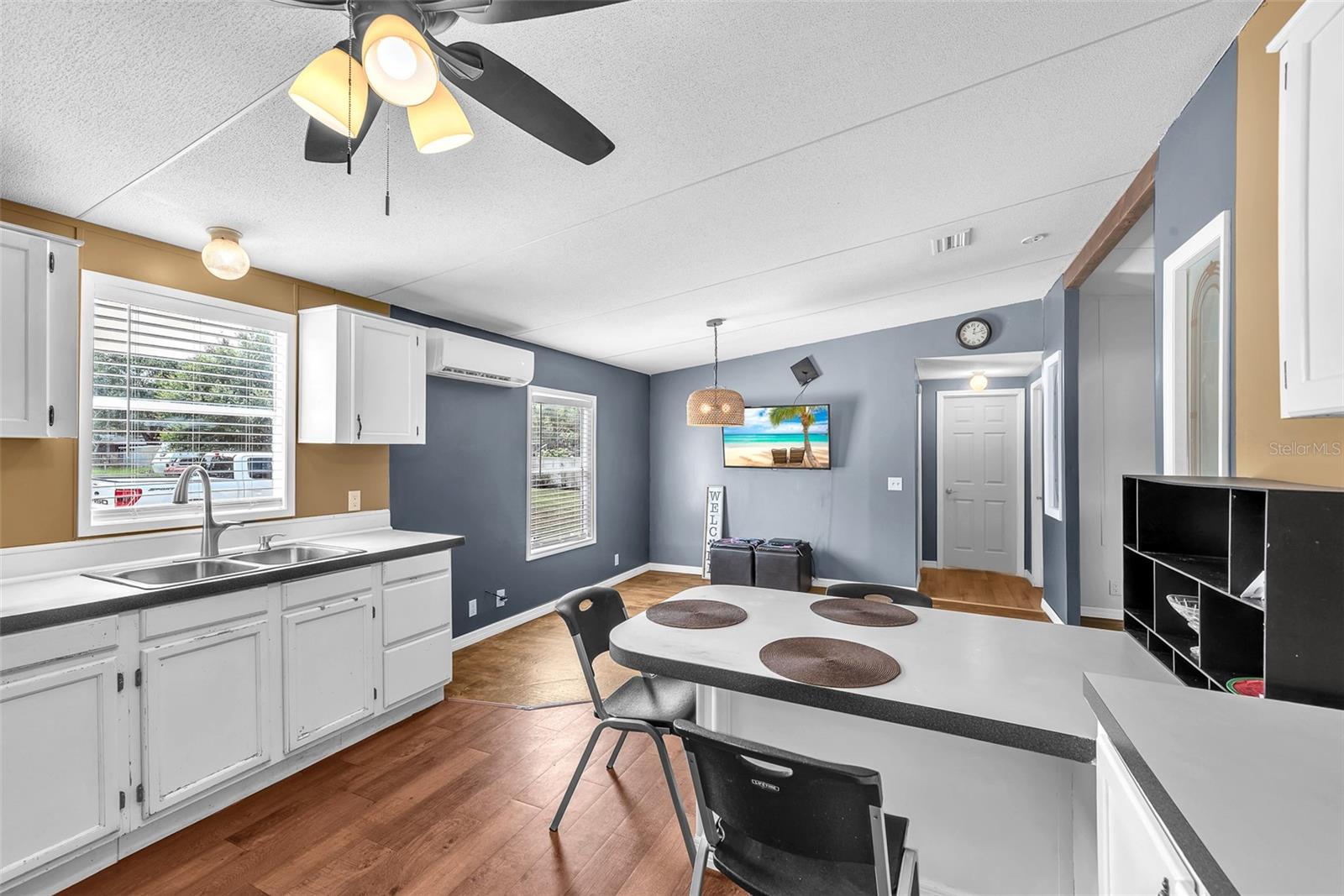 Listing photo id 15 for 12716 Darren Place