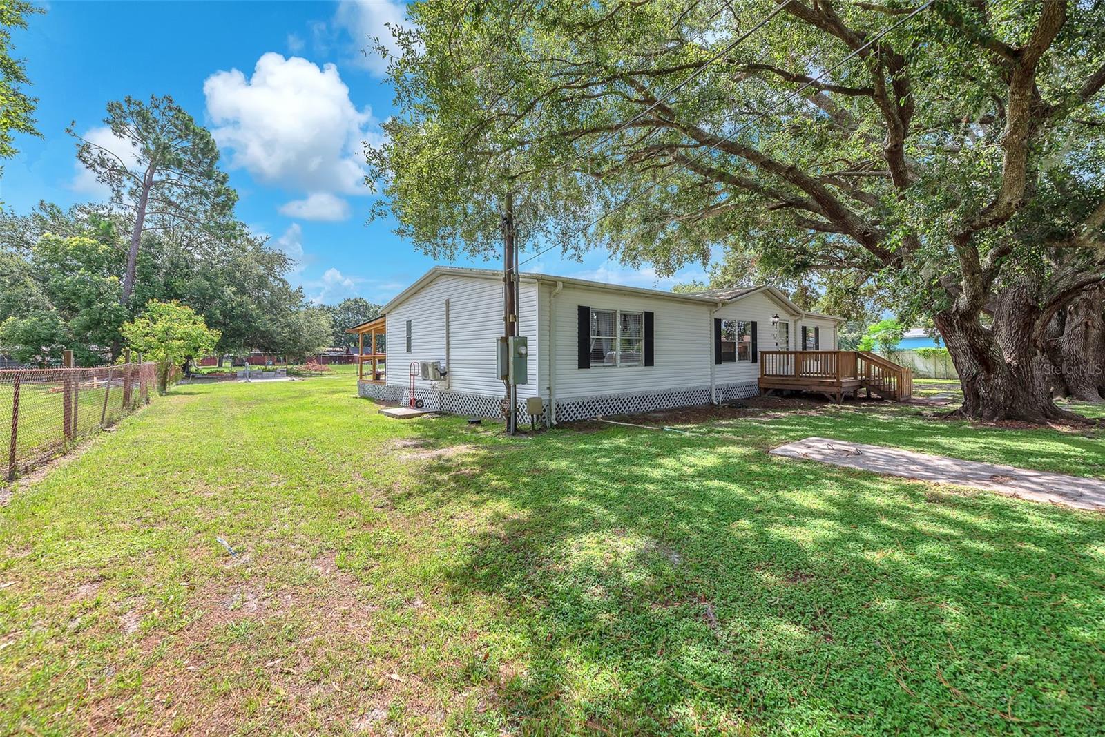 Listing photo id 2 for 12716 Darren Place