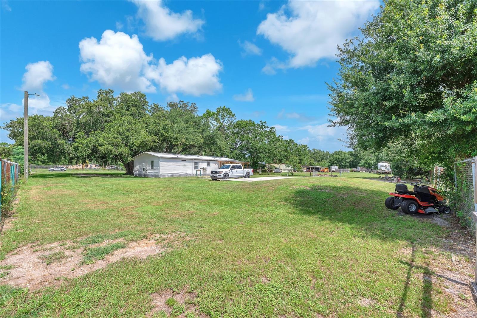 Listing photo id 5 for 12716 Darren Place